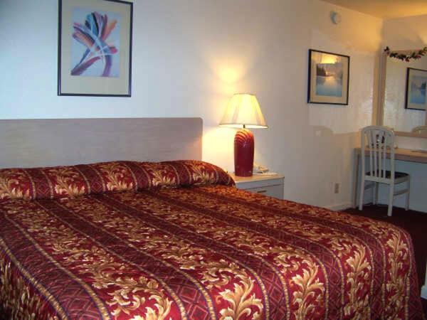 Townhouse Motel Weed Room photo